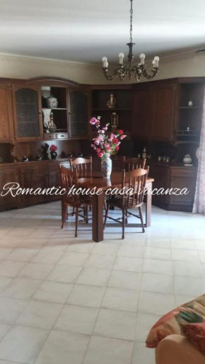 ROMANTIC HOUSE